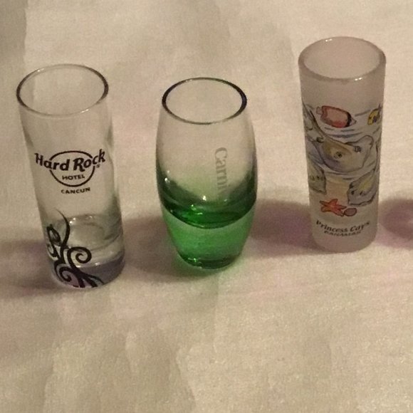 Collection of 5 colorful shot glasses - Hard Rock Hotel Cancun, Bahamas, etc. - Picture 2 of 12